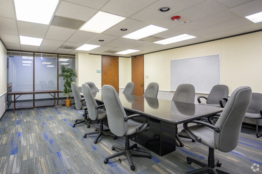 More Photos Of 2400 Augusta Dr, Houston Office For Lease