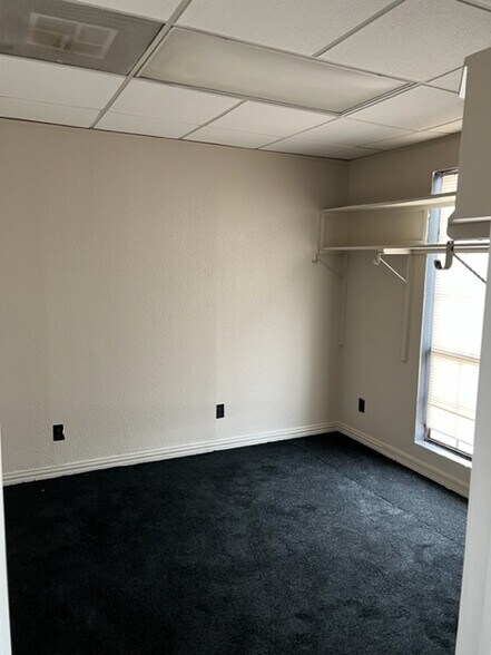 More Photos Of 11166 Ables Ln, Dallas Warehouse For Lease