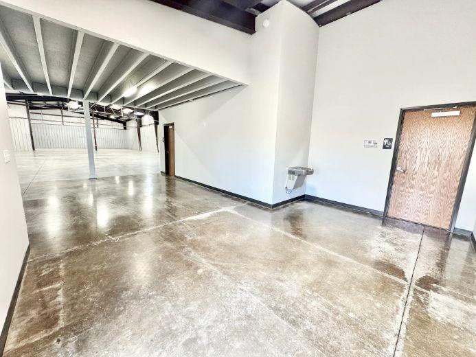 More Photos Of 320 NE 145th Pl, Edmond Warehouse For Lease