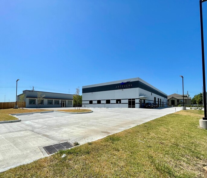 Primary Photo Of 8065 S Sam Houston Pky W, Houston General Retail For Lease