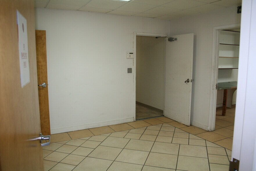 More Photos Of 8390 Terminal Rd, Lorton Warehouse For Lease