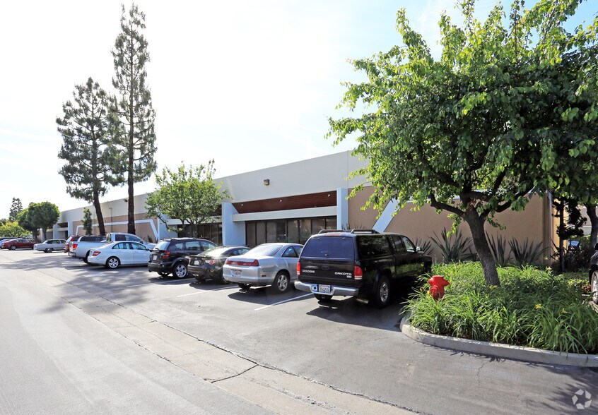 More Photos Of 616-622 N Eckhoff St, Orange Warehouse For Lease