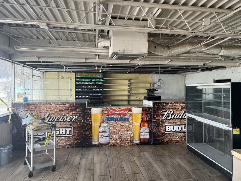 More Photos Of 1027 Mason Ave, Daytona Beach General Retail For Sale