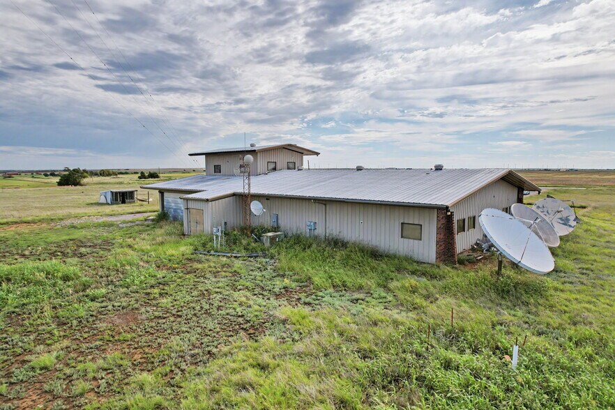 More Photos Of 1515 N Broadway, Hobart Industrial For Sale