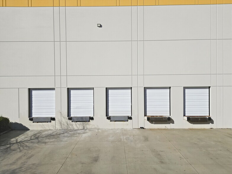 More Photos Of 2310 Charleston Regional Pky, Charleston Distribution For Lease