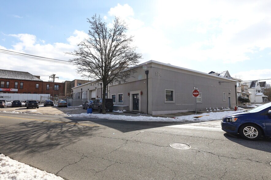 More Photos Of 174 Main Ave, Wallington Warehouse For Sale