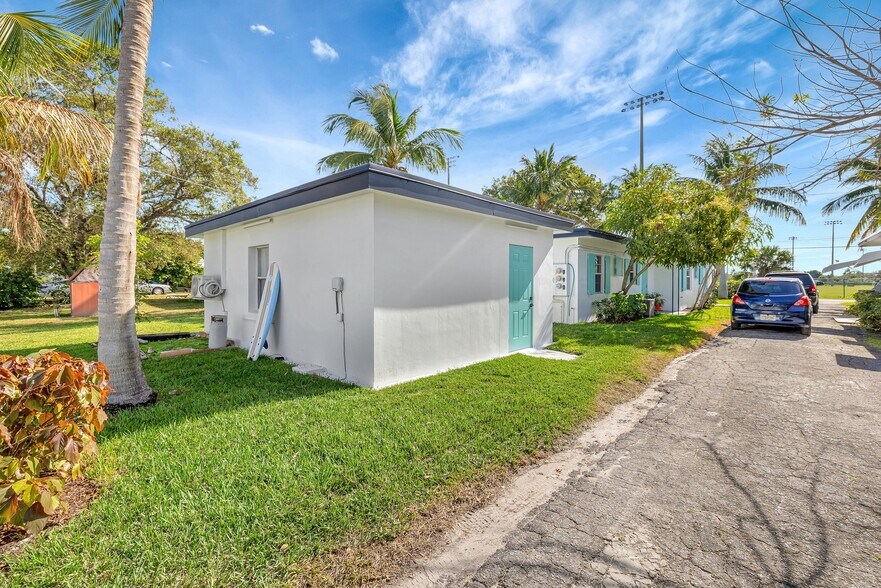 More Photos Of 323 De Carie St, Delray Beach Apartments For Sale