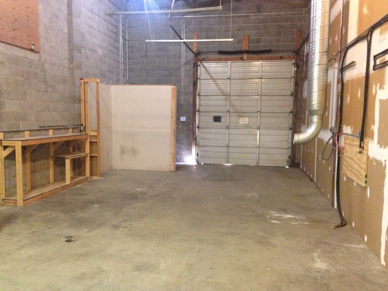 More Photos Of 3601 W Harry St, Wichita Flex For Sale