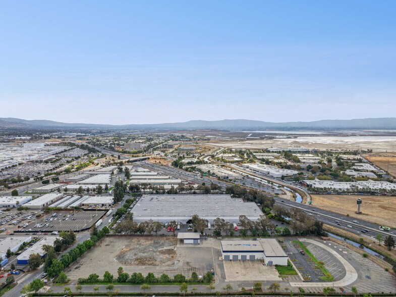 More Photos Of 45051 Industrial Dr, Fremont Warehouse For Lease