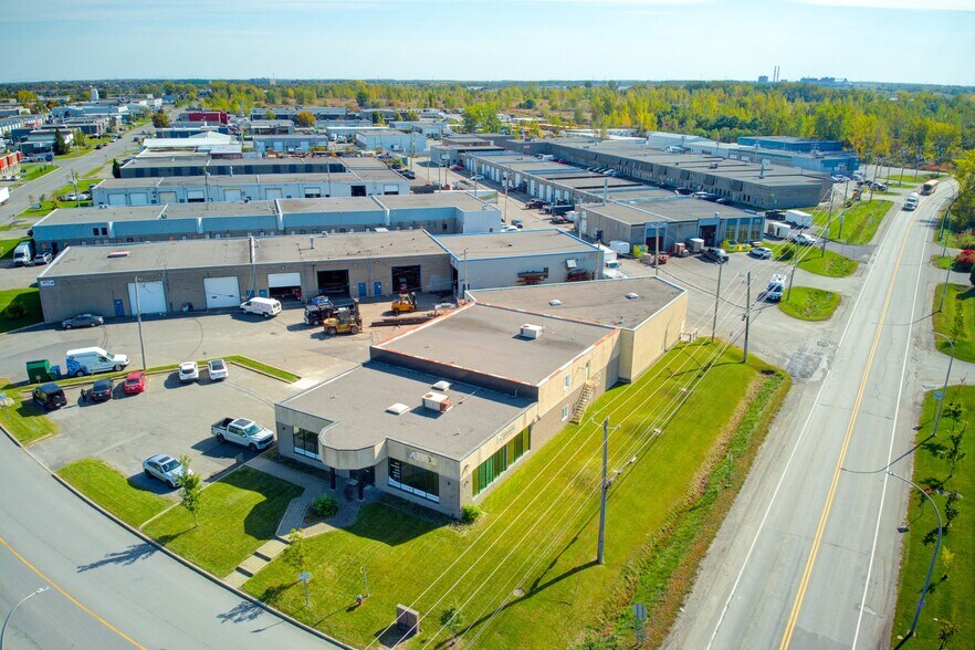 More Photos Of 10 Rue Industrielle, Delson Warehouse For Sale