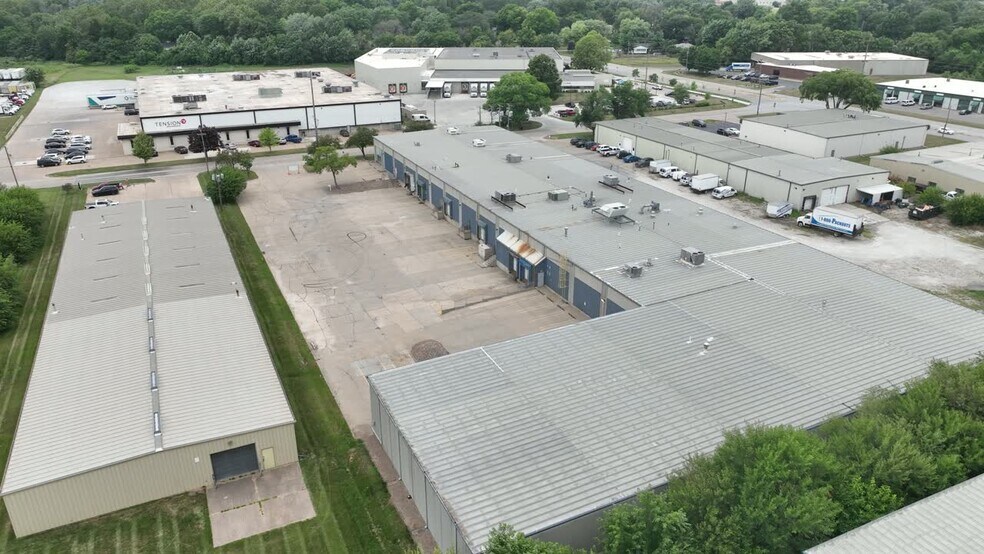 More Photos Of 2111 E 17th St, Des Moines Warehouse For Sale