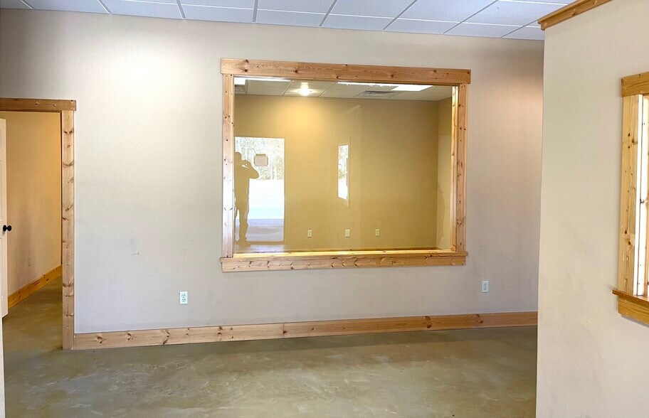 More Photos Of 1274 Blake Rd, Conroe Office For Lease