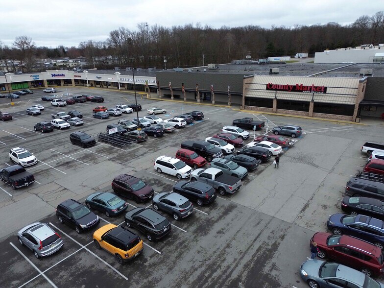 Primary Photo Of 15-49 Pine Grove Sq, Grove City Unknown For Lease