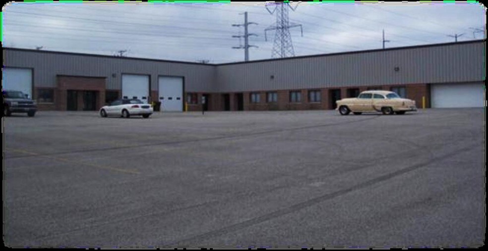 More Photos Of 155 E Chicago St, Cary Warehouse For Lease