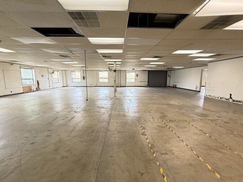 More Photos Of 1606 Headway Cir, Austin Light Manufacturing For Lease