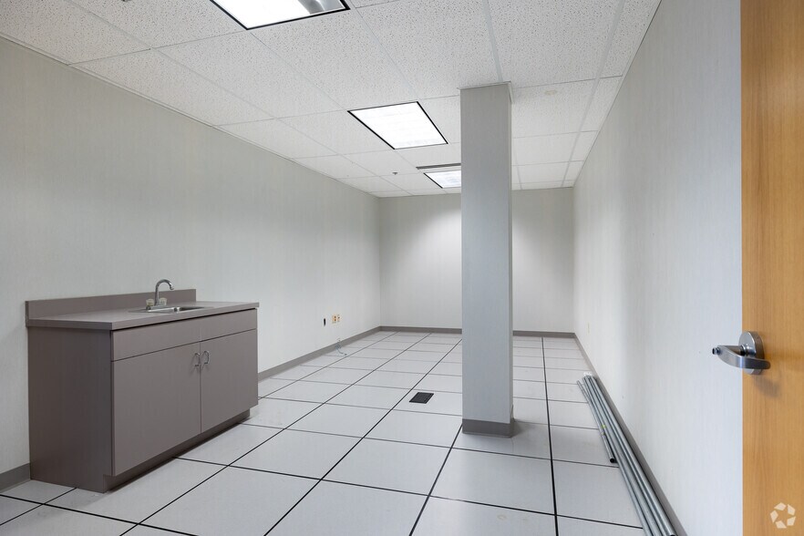 More Photos Of 1122 Town & Country Commons, Chesterfield Office For Sale