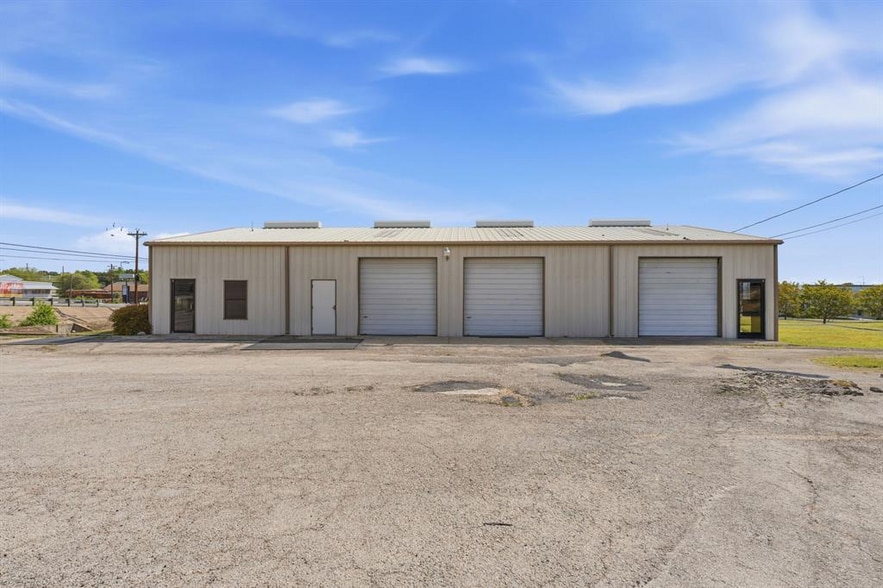 More Photos Of 9221 Highway 290 W, Austin Light Manufacturing For Sale