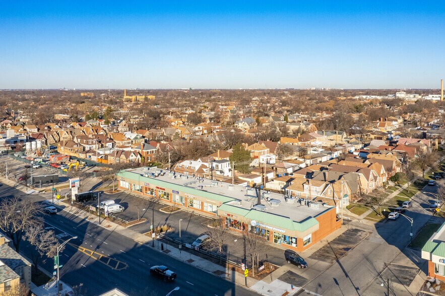 More Photos Of 6600-6624 W North Ave, Chicago Storefront For Lease