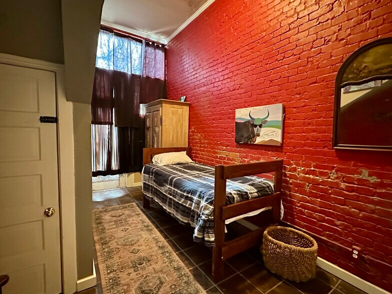 More Photos Of 101 N Waggoner St, Electra Flex For Sale