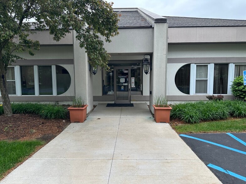 More Photos Of 834 King Hwy, Kalamazoo Office For Lease