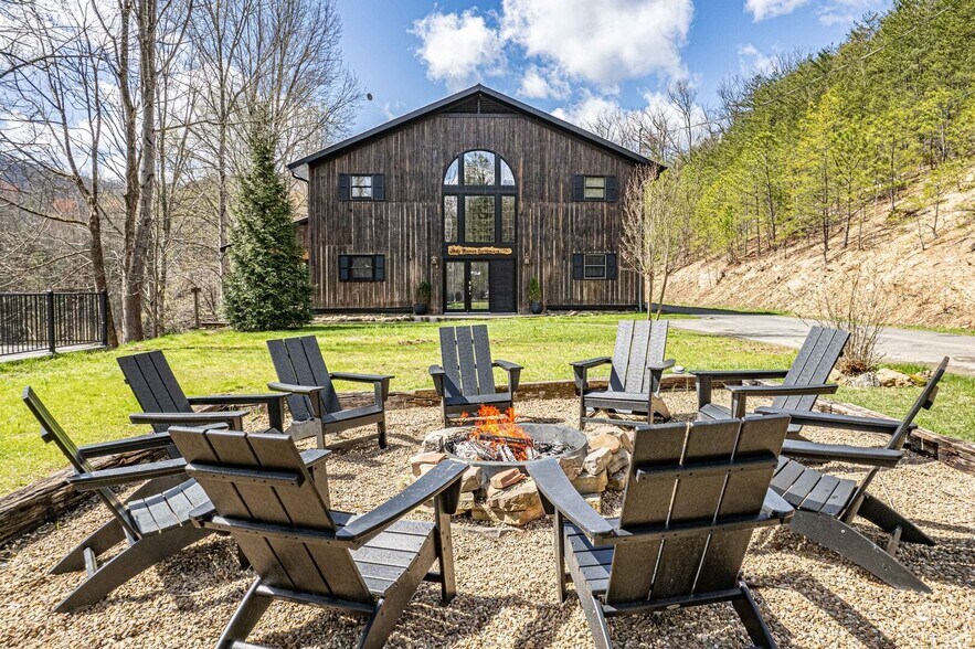 More Photos Of 1293 Laurel Lick Rd, Sevierville Specialty For Sale