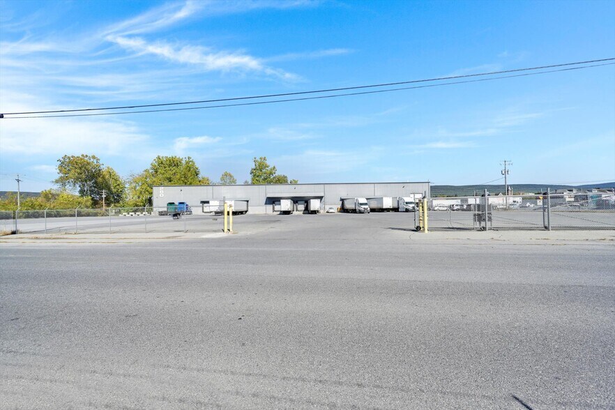 More Photos Of 280 Grand St, Hamburg Warehouse For Sale