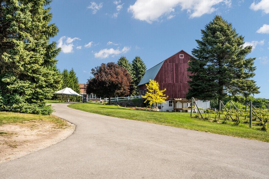 More Photos Of 10343 E Hilltop Rd, Suttons Bay Winery Vineyard For Sale