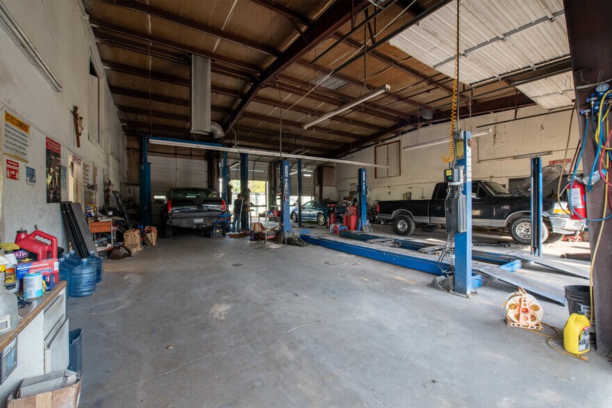More Photos Of 3228 E 5th St, Austin Auto Repair For Sale