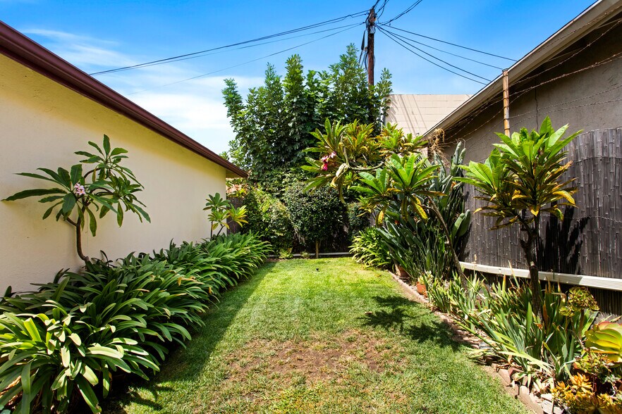 More Photos Of 2553 Nina St, Pasadena Apartments For Sale