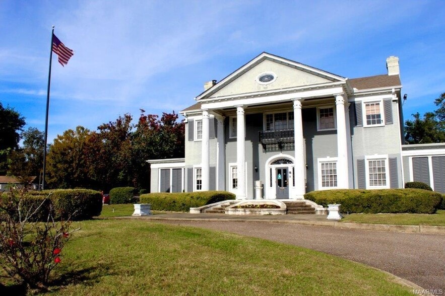 More Photos Of 2005 N Country Club Dr, Montgomery Schools For Sale