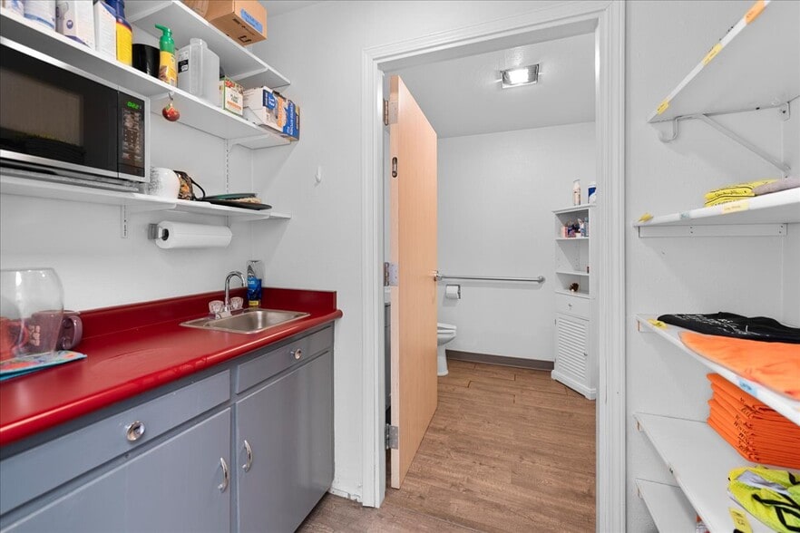 More Photos Of 2937 Merriman Rd, Medford Storefront Retail Residential For Sale