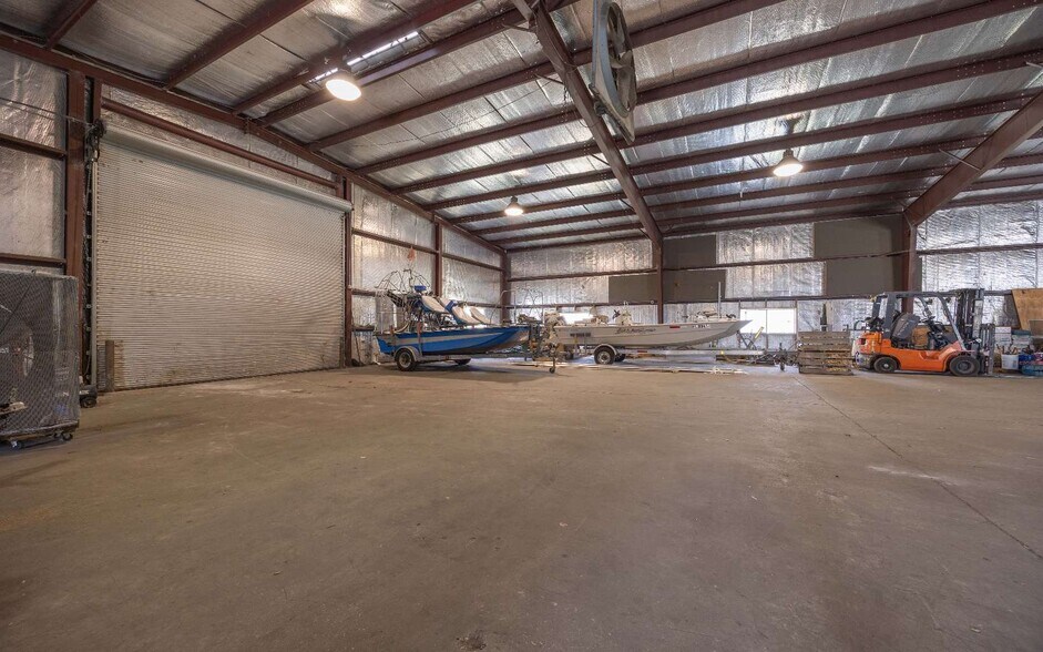 More Photos Of 6101 County Road 136, Live Oak Warehouse For Lease
