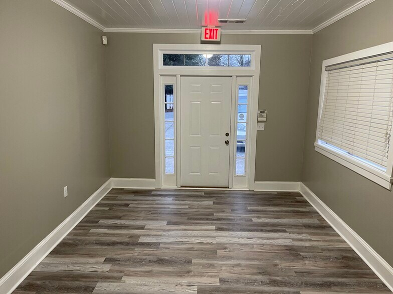 More Photos Of 490 S Perry St, Lawrenceville Office Residential For Lease