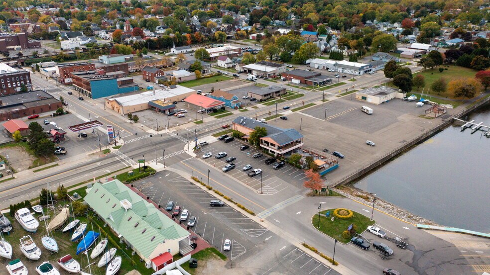 More Photos Of 6-8 Lake Shore Dr W, Dunkirk Freestanding For Sale