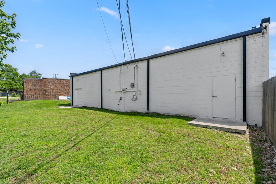 More Photos Of 1223 US-412, Siloam Springs Storefront For Lease