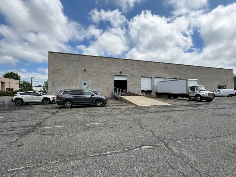 More Photos Of 10 York Ave, West Caldwell Warehouse For Lease