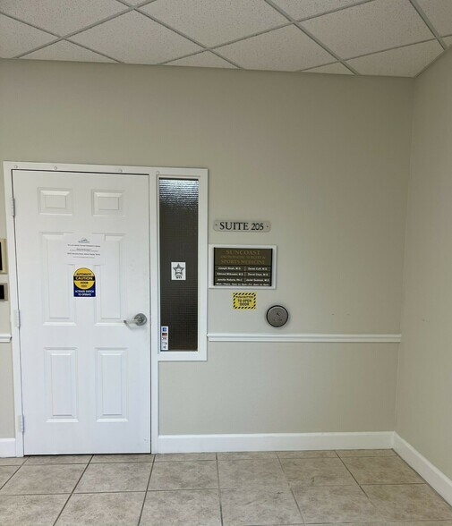 More Photos Of 836 Sunset Lake Blvd, Venice Medical For Sale