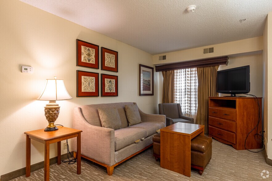 More Photos Of 9169 Markville Dr, Dallas Hotel For Sale