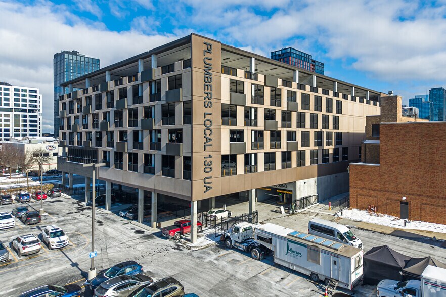 More Photos Of 1371 W Randolph St, Chicago General Retail For Sale