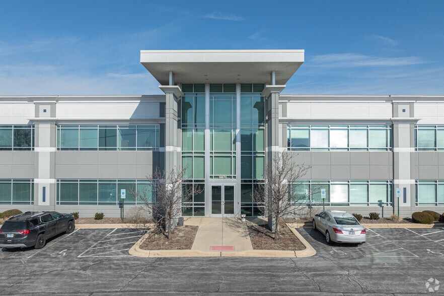 More Photos Of 7851 W 185th St, Tinley Park Unknown For Lease