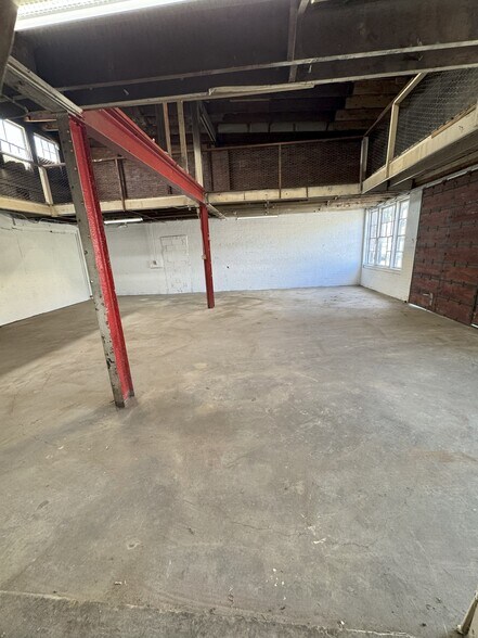 More Photos Of 1926 Howard St, Saint Joseph Industrial For Lease