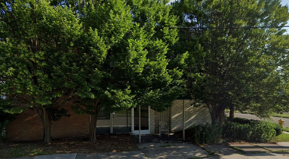 Primary Photo Of 70 Lafayette St, Pontiac Specialty For Lease