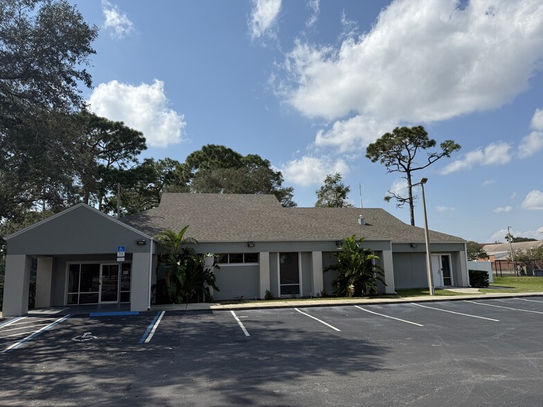 Primary Photo Of 2511 W Church St, Orlando Medical For Sale