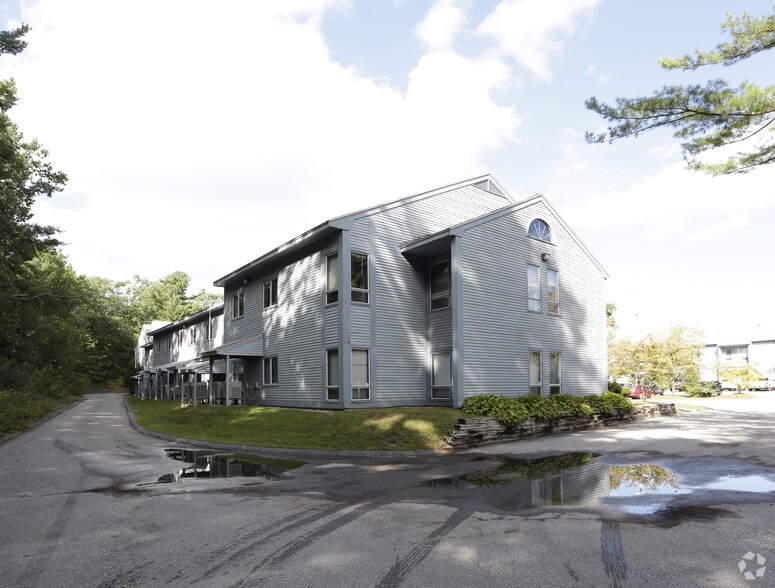 More Photos Of 52-56 Stiles Rd, Salem Medical For Lease