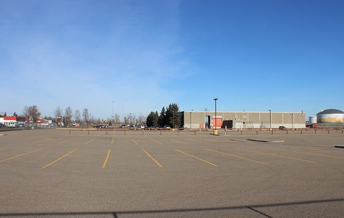 More Photos Of 221 Winnipeg St N, Regina Light Distribution For Lease