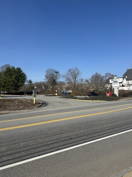 More Photos Of 18-20 Crystal Ave, Derry Drugstore For Lease