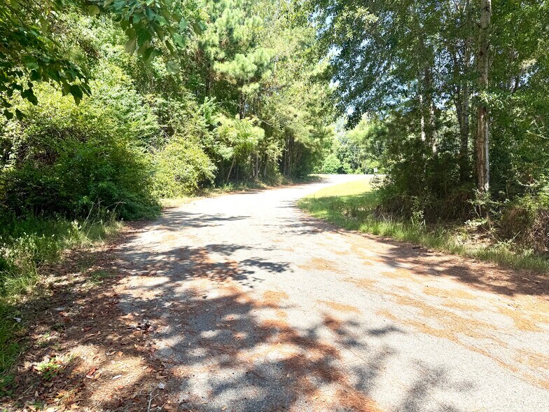 More Photos Of 12760 Lorraine Rd, Biloxi General Retail For Lease