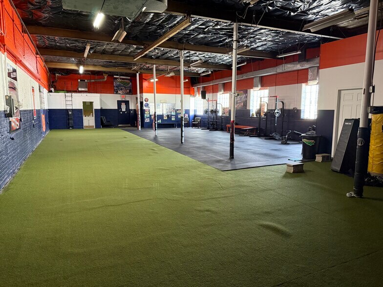 More Photos Of Barron Blvd, Grayslake Warehouse For Lease