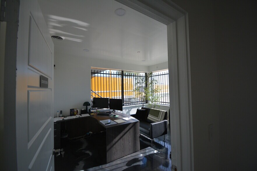 More Photos Of 8400 Sovereign Row, Dallas Distribution For Sale