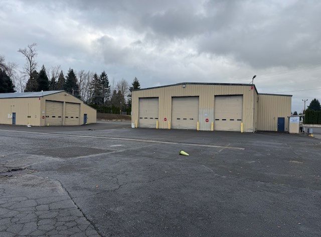 More Photos Of 110 N Marine Dr, Portland Truck Terminal For Lease